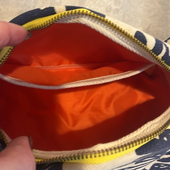 Erin Flett Blue and White Floral “DOPP” Travel Pouch - Picture 6 of 7